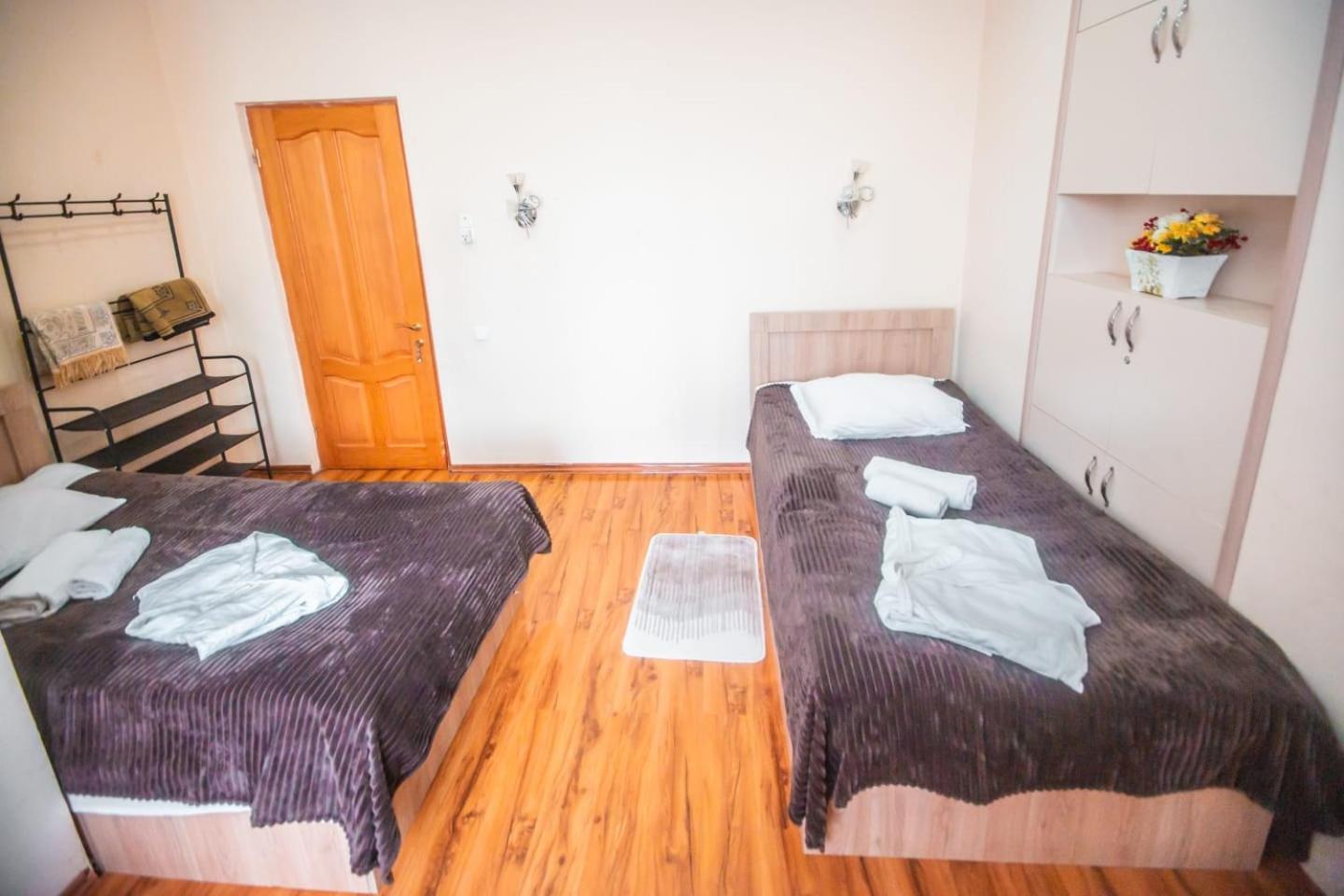 Hotel Caravan Palace Kutaisi Ngoại thất bức ảnh