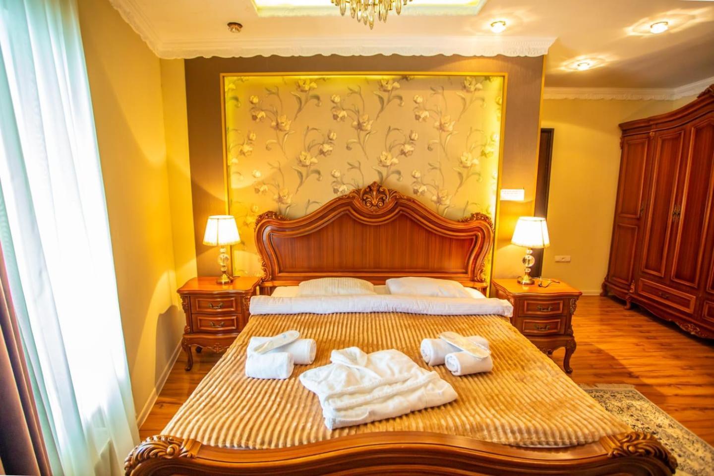 Hotel Caravan Palace Kutaisi Ngoại thất bức ảnh